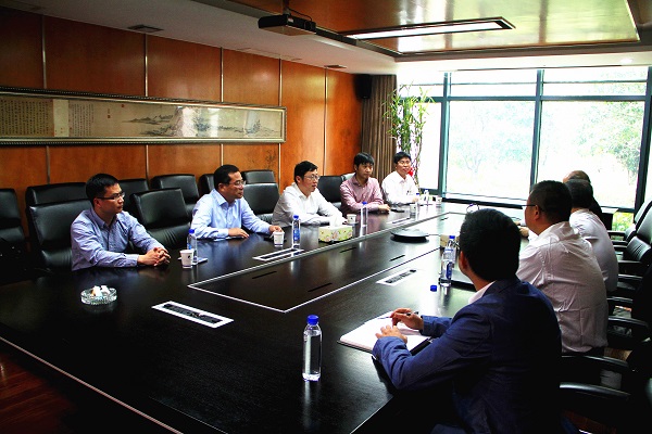 巨化集團(tuán)董事長(zhǎng)、黨委書記胡仲明一行到訪我司考察交流