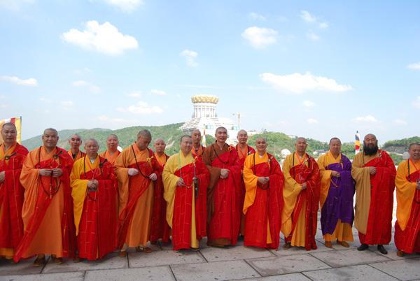 會稽山龍華寺舉行落成暨佛像開光慶典法會